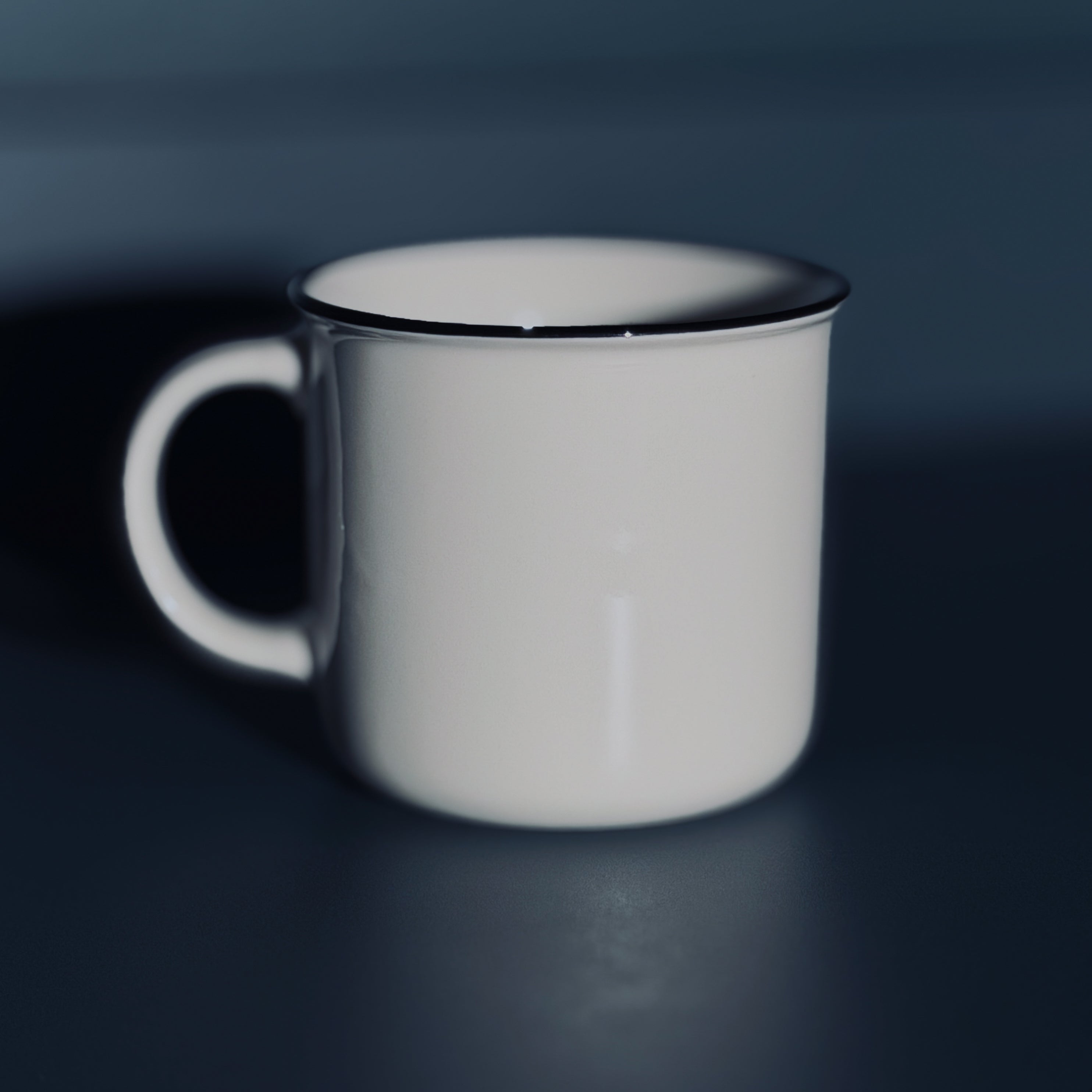 Retro-Tasse Keramik weiß
